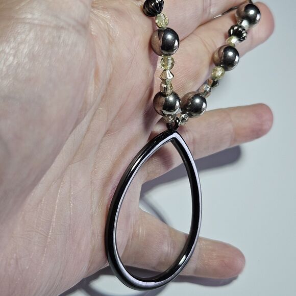 New York Silver Tone Beaded Necklace Teardrop Shaped Pendant 17-19" - Picture 3 of 14